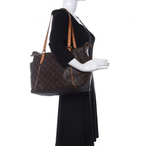 Louis Vuitton Monogram PM zipper. AUTHENTIC - Picture 2 of 12